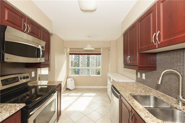 706 - 335 Rathburn Rd, Condo with 2 bedrooms, 2 bathrooms and 1 parking in Mississauga ON | Image 9