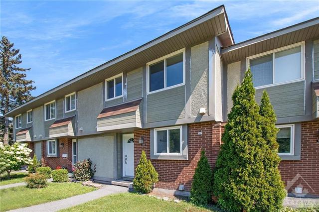 249 Pickford Drive, Townhouse with 3 bedrooms, 2 bathrooms and 1 parking in Ottawa ON | Image 2