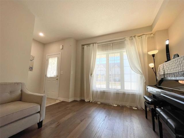 772 Bur Oak Ave, House attached with 3 bedrooms, 3 bathrooms and 3 parking in Markham ON | Image 2