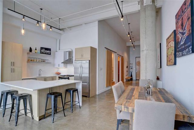 716 - 90 Sumach St, Condo with 1 bedrooms, 2 bathrooms and 1 parking in Toronto ON | Image 1