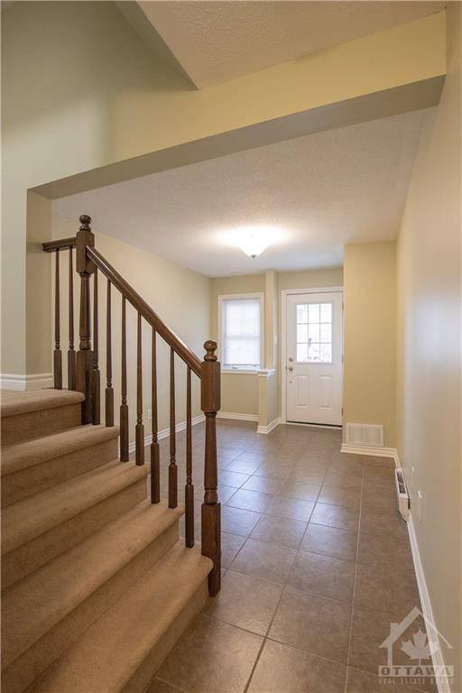 502 Snow Goose Street, Townhouse with 2 bedrooms, 3 bathrooms and 2 parking in Ottawa ON | Image 5