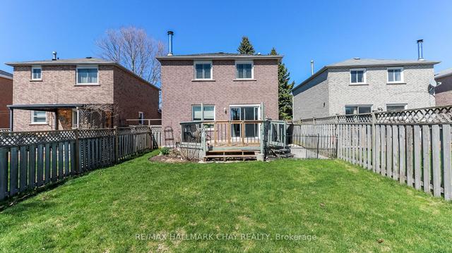 26 Wallace Dr, House attached with 3 bedrooms, 4 bathrooms and 5 parking in Barrie ON | Image 39