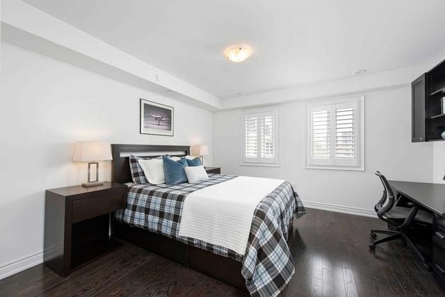 3883a Bloor St W, House attached with 3 bedrooms, 2 bathrooms and 2 parking in Toronto ON | Image 7
