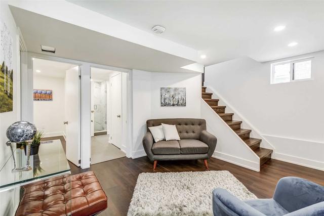 164 Roslin Ave, House semidetached with 3 bedrooms, 3 bathrooms and 1 parking in Toronto ON | Image 25