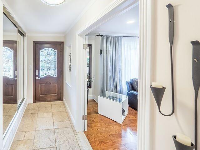 31 Mark St, House detached with 3 bedrooms, 3 bathrooms and 2 parking in Aurora ON | Image 2