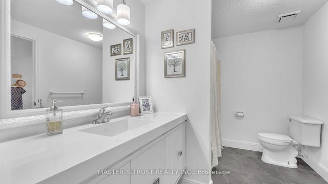 208 Monmore Rd, Townhouse with 3 bedrooms, 2 bathrooms and 1 parking in London ON | Image 13