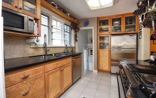 89 Avondale Ave, House detached with 2 bedrooms, 2 bathrooms and 7 parking in Toronto ON | Image 34