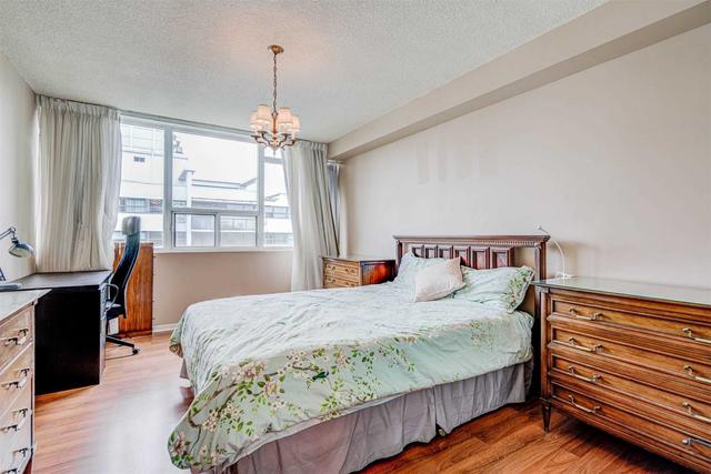 1202 - 120 Duke St, Condo with 3 bedrooms, 2 bathrooms and 1 parking in Hamilton ON | Image 9