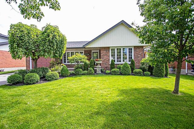 809 Ferndale St, House detached with 3 bedrooms, 2 bathrooms and 4 parking in Oshawa ON | Image 1