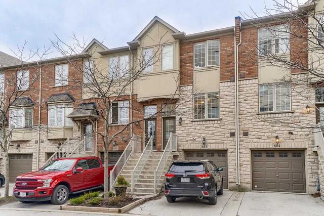 682 Summers Common, House attached with 2 bedrooms, 2 bathrooms and 2 parking in Burlington ON | Card Image