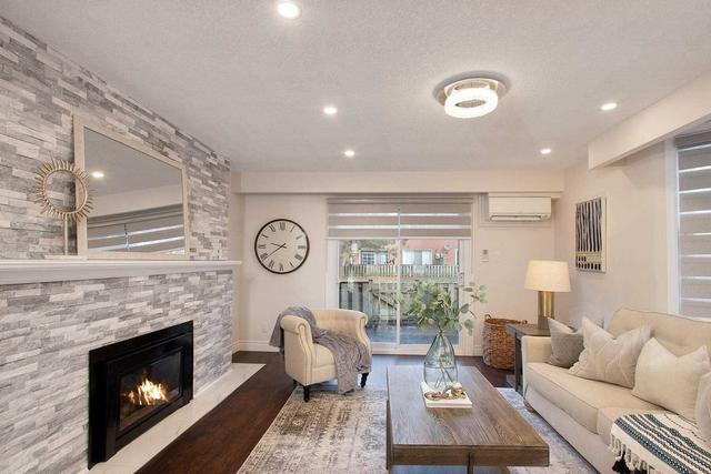 19 Arbour Glen Cres, Townhouse with 3 bedrooms, 3 bathrooms and 1 parking in London ON | Image 1