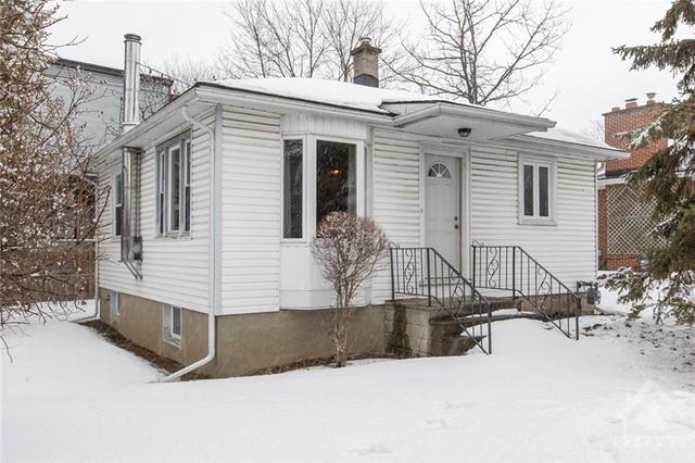 331 Beechgrove Avenue, House detached with 1 bedrooms, 1 bathrooms and 3 parking in Ottawa ON | Image 1