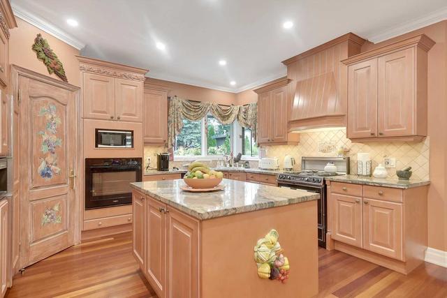 27 Curran Crt, House detached with 3 bedrooms, 4 bathrooms and 14 parking in King ON | Image 6