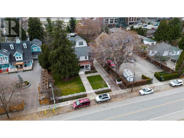 1001 Lawrence Avenue, House detached with 5 bedrooms, 3 bathrooms and 8 parking in Kelowna BC | Image 54