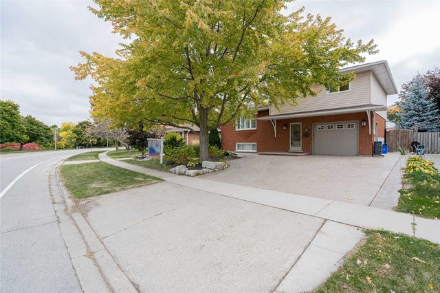 207 Christopher Dr, House detached with 3 bedrooms, 2 bathrooms and 3 parking in Cambridge ON | Image 12