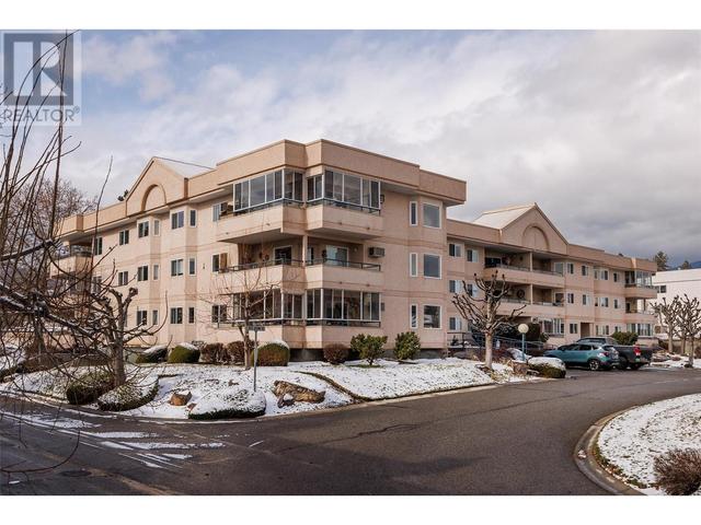 301 - 3858 Brown Road, Condo with 2 bedrooms, 2 bathrooms and 1 parking in West Kelowna BC | Image 1