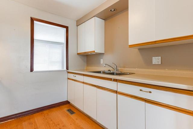 30 - 66 Glamis Rd, Townhouse with 3 bedrooms, 1 bathrooms and 1 parking in Cambridge ON | Image 2
