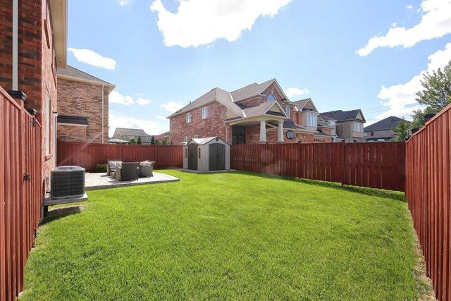 7314 Saint Barbara Blvd, House detached with 4 bedrooms, 3 bathrooms and 6 parking in Mississauga ON | Image 32
