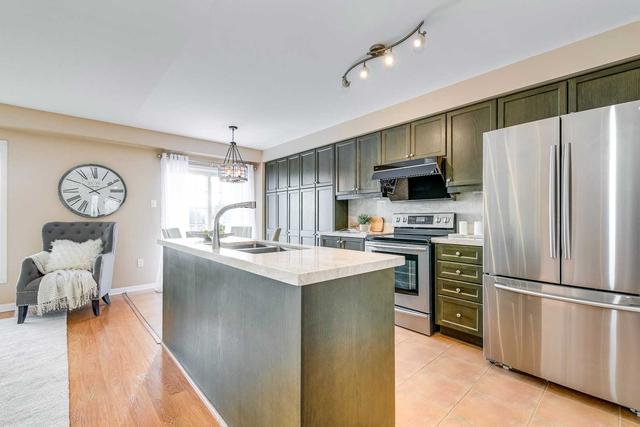1001 Donnelly St, House semidetached with 3 bedrooms, 3 bathrooms and 3 parking in Milton ON | Image 2
