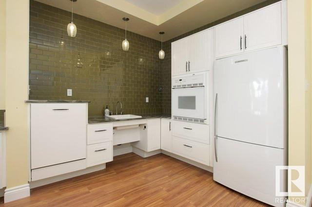 401 - 11140 68 Av Nw, Condo with 2 bedrooms, 1 bathrooms and 2 parking in Edmonton AB | Image 3