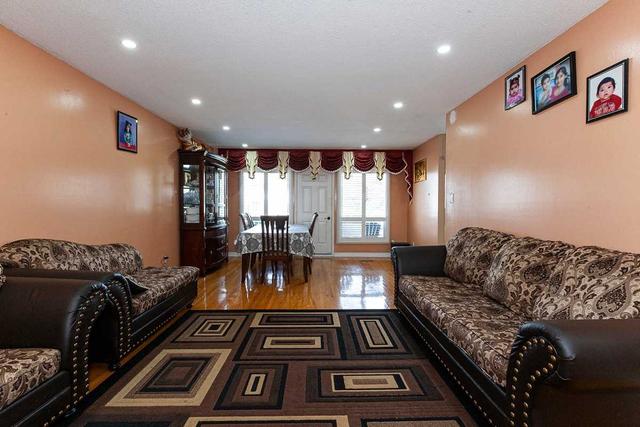 3319 Chipley Cres, House semidetached with 3 bedrooms, 2 bathrooms and 4 parking in Mississauga ON | Image 21