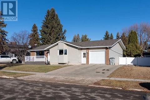 4436 54 Avenue, House detached with 5 bedrooms, 2 bathrooms and 3 parking in Provost AB | Card Image