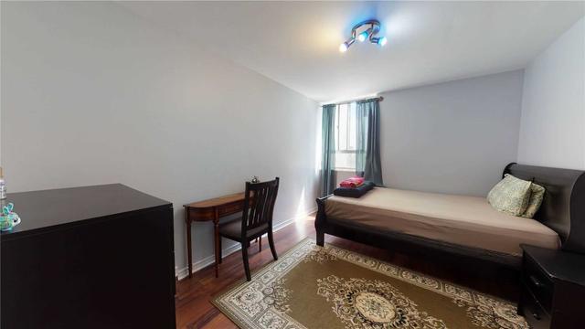 1002 - 1 Massey Sq, Condo with 2 bedrooms, 1 bathrooms and 0 parking in Toronto ON | Image 11