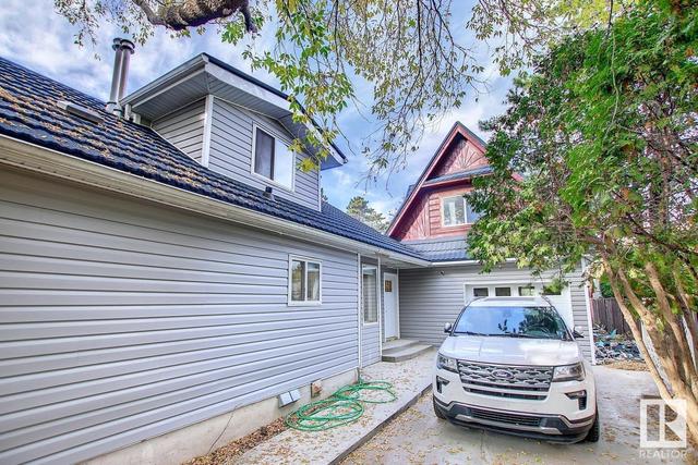 13720 118 Av Nw, House detached with 4 bedrooms, 3 bathrooms and null parking in Edmonton AB | Image 2