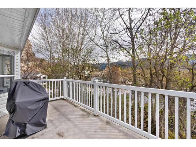 1438 Emerald Crescent, House detached with 3 bedrooms, 3 bathrooms and null parking in Castlegar BC | Image 2