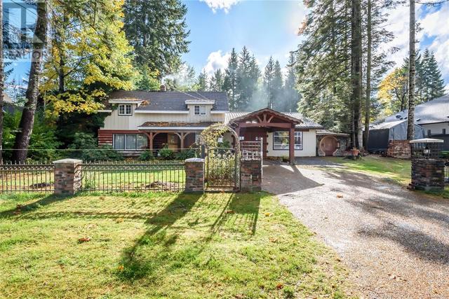 1589 Seaview Rd, House detached with 4 bedrooms, 3 bathrooms and 3 parking in Comox Valley C (Puntledge   Black Creek) BC | Image 1