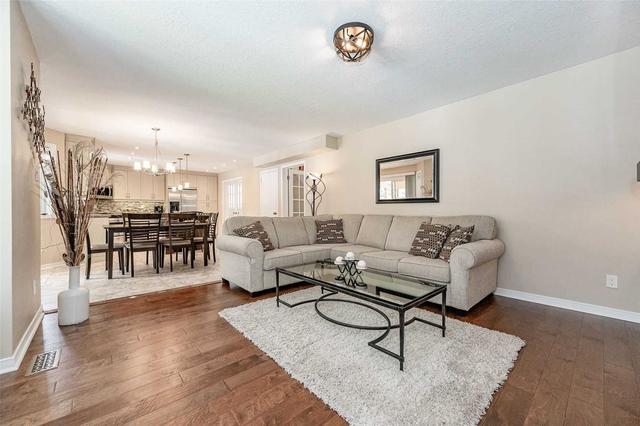 211 Daimler Dr, House detached with 4 bedrooms, 4 bathrooms and 4 parking in Kitchener ON | Image 9