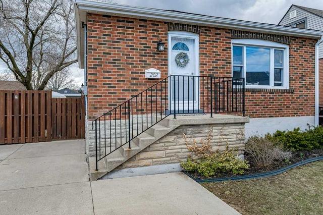 202 East 14th St, House detached with 1 bedrooms, 1 bathrooms and 3 parking in Hamilton ON | Image 12