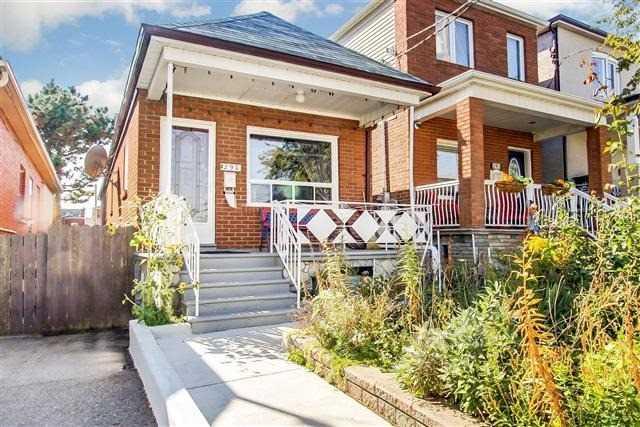 290 Earlscourt Ave, House detached with 3 bedrooms, 2 bathrooms and 2 parking in Toronto ON | Image 1
