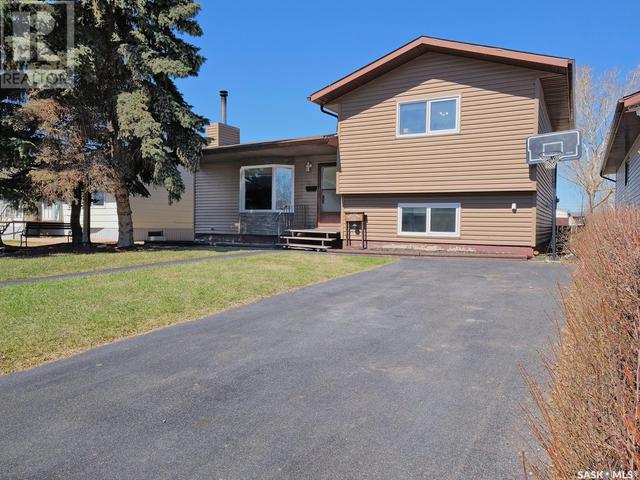 407 3rd Avenue E, House detached with 4 bedrooms, 2 bathrooms and null parking in Rosetown SK | Image 1