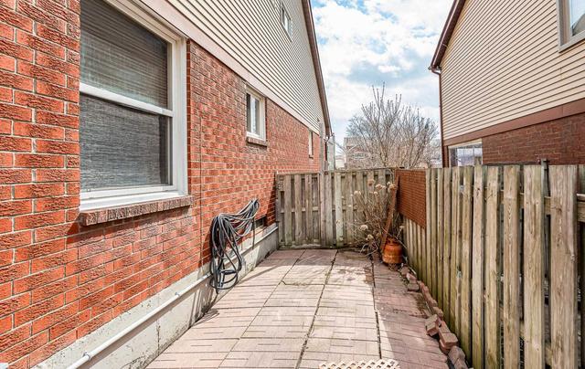 608 Galloway Cres, House attached with 3 bedrooms, 3 bathrooms and 4 parking in Mississauga ON | Image 30