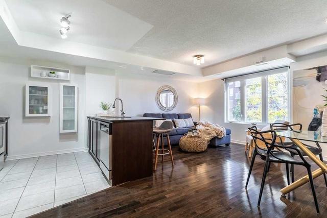 220 - 11 Ruttan St, Townhouse with 2 bedrooms, 2 bathrooms and 1 parking in Toronto ON | Image 1