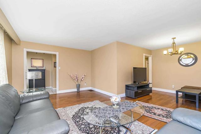 12 Dunsinane Dr, House detached with 3 bedrooms, 3 bathrooms and 2 parking in Markham ON | Image 4
