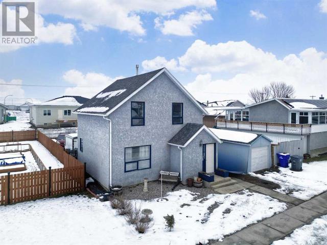 320 55 Avenue W, House detached with 3 bedrooms, 2 bathrooms and 4 parking in Claresholm AB | Image 20