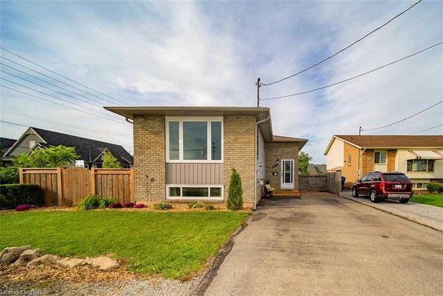 230 Rykert St, House detached with 2 bedrooms, 2 bathrooms and 4 parking in St. Catharines ON | Image 1