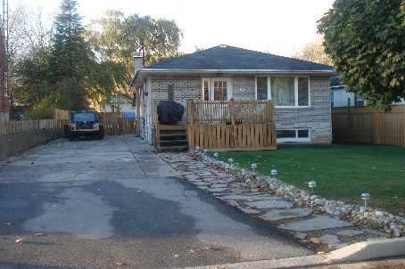 1329 St James Ave, House detached with 3 bedrooms, 2 bathrooms and 6 parking in Mississauga ON | Image 1