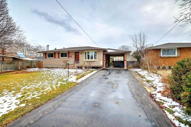 10 Prince Charles Dr, House detached with 3 bedrooms, 2 bathrooms and 3 parking in St. Catharines ON | Image 12