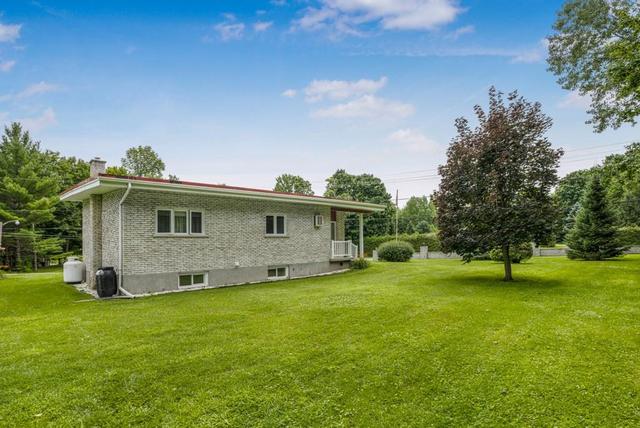 2897 Front Road, House detached with 3 bedrooms, 2 bathrooms and 4 parking in East Hawkesbury ON | Image 3