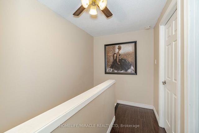 23 Hoskins Sq, House attached with 3 bedrooms, 2 bathrooms and 3 parking in Brampton ON | Image 9