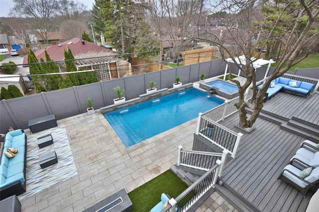 32 Paperbirch Dr, House detached with 4 bedrooms, 5 bathrooms and 6 parking in Toronto ON | Image 7