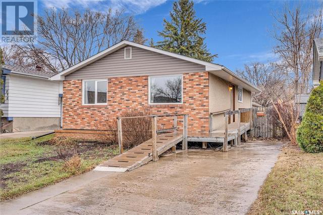 834 Confederation Drive, House detached with 2 bedrooms, 2 bathrooms and null parking in Saskatoon SK | Image 1