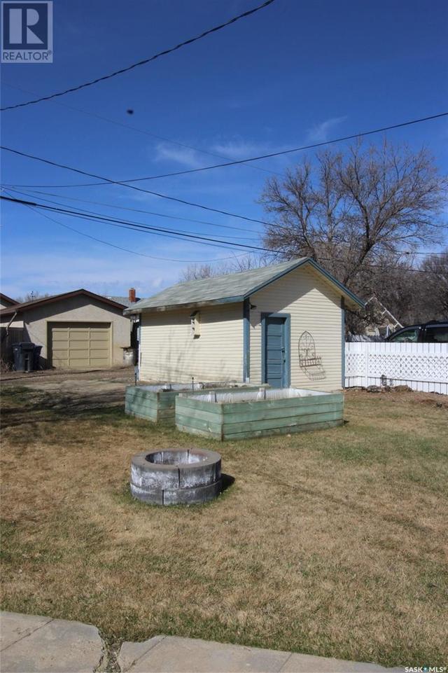 671 2nd Street E, House detached with 2 bedrooms, 1 bathrooms and null parking in Shaunavon SK | Image 25