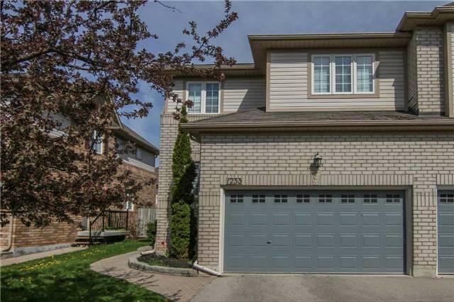 1253 Westview Terr, House semidetached with 3 bedrooms, 4 bathrooms and 2 parking in Oakville ON | Image 1