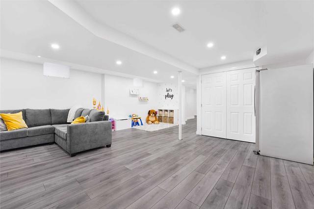 61 Ozner Cres, House semidetached with 3 bedrooms, 4 bathrooms and 4 parking in Vaughan ON | Image 26