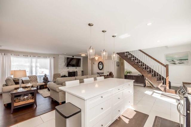 109 Baywood Way N, House detached with 6 bedrooms, 3 bathrooms and 10 parking in Wasaga Beach ON | Image 2