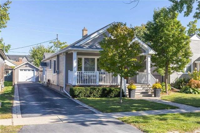 137 Highland Ave, House detached with 2 bedrooms, 2 bathrooms and 5 parking in St. Catharines ON | Image 12